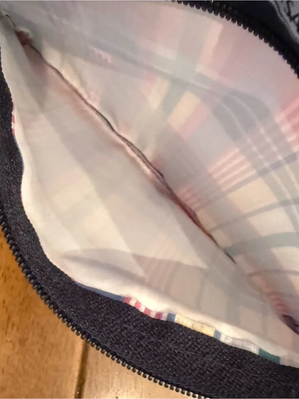 LeSportsac Plaid Zip Pouch in Pastel Multi Cosmetic Case Navy and Pink Y2K 90’s